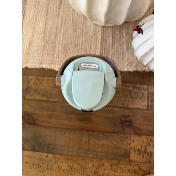 Special Edition Owala 30oz Stainless Steel FreeSip Water Bottle - Wintergreen - Picture 4 of 14